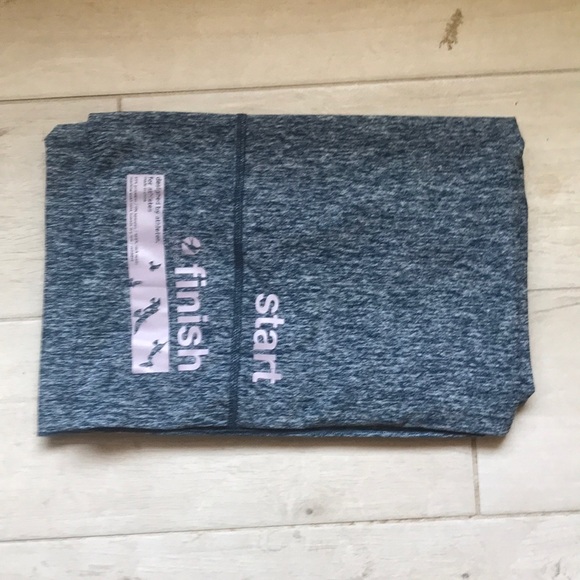 oiselle Accessories - EUC heathered Oiselle scarf blue and purple